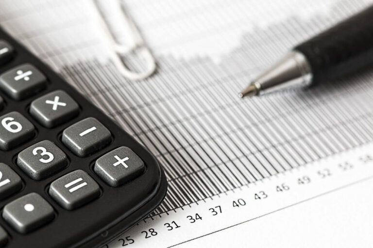 budgeting-for-buying-real-estate-768x512 budgeting-for-buying-real-estate-768x512