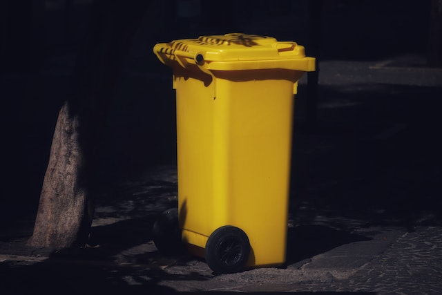 large-yellow-garbage-can-on-wheels large-yellow-garbage-can-on-wheels